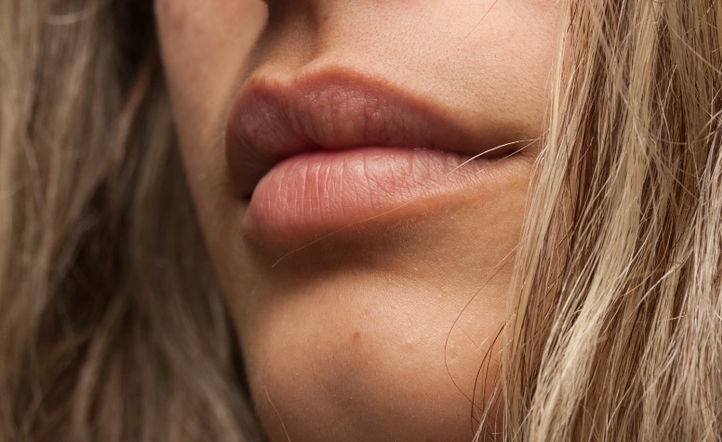 lábios naturais e perfeitos - natural lips